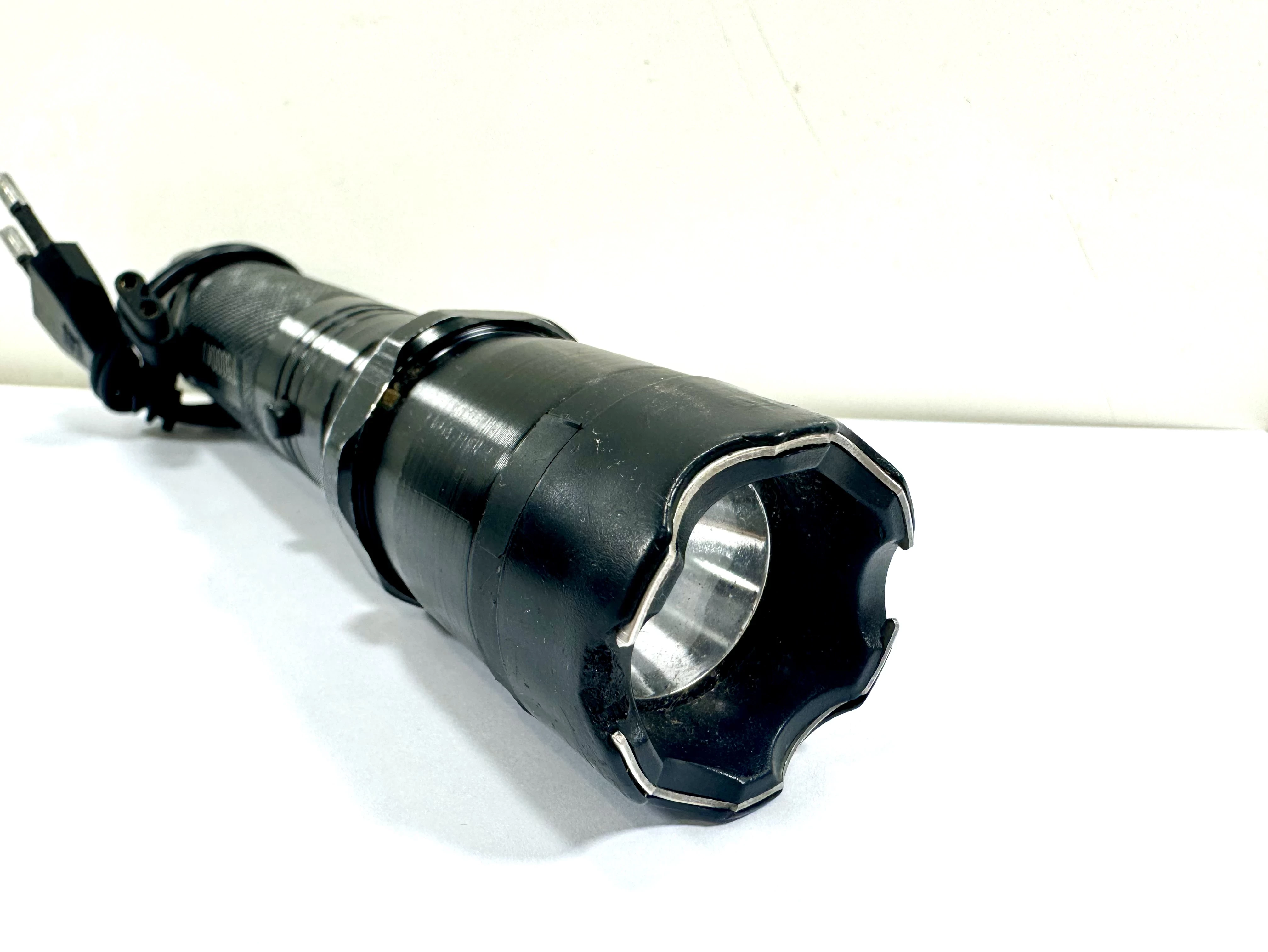 latarka-police-75000kv-stan-uzywany