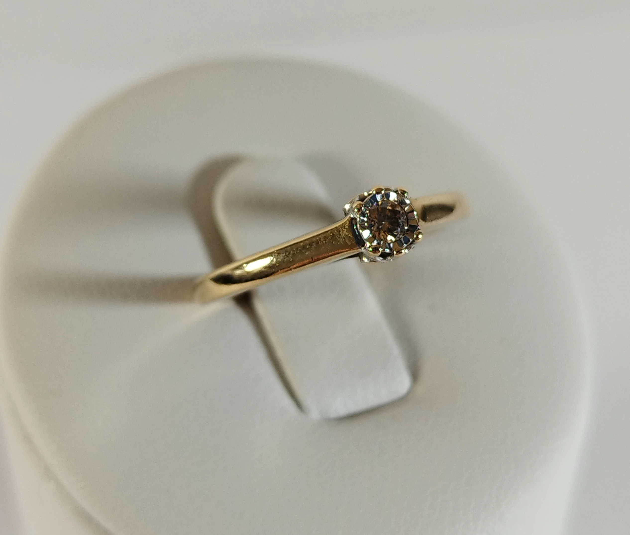 zloty-pierscionek-z-diamentem-080-gr-375-pr-ean-gtin-5054110038144