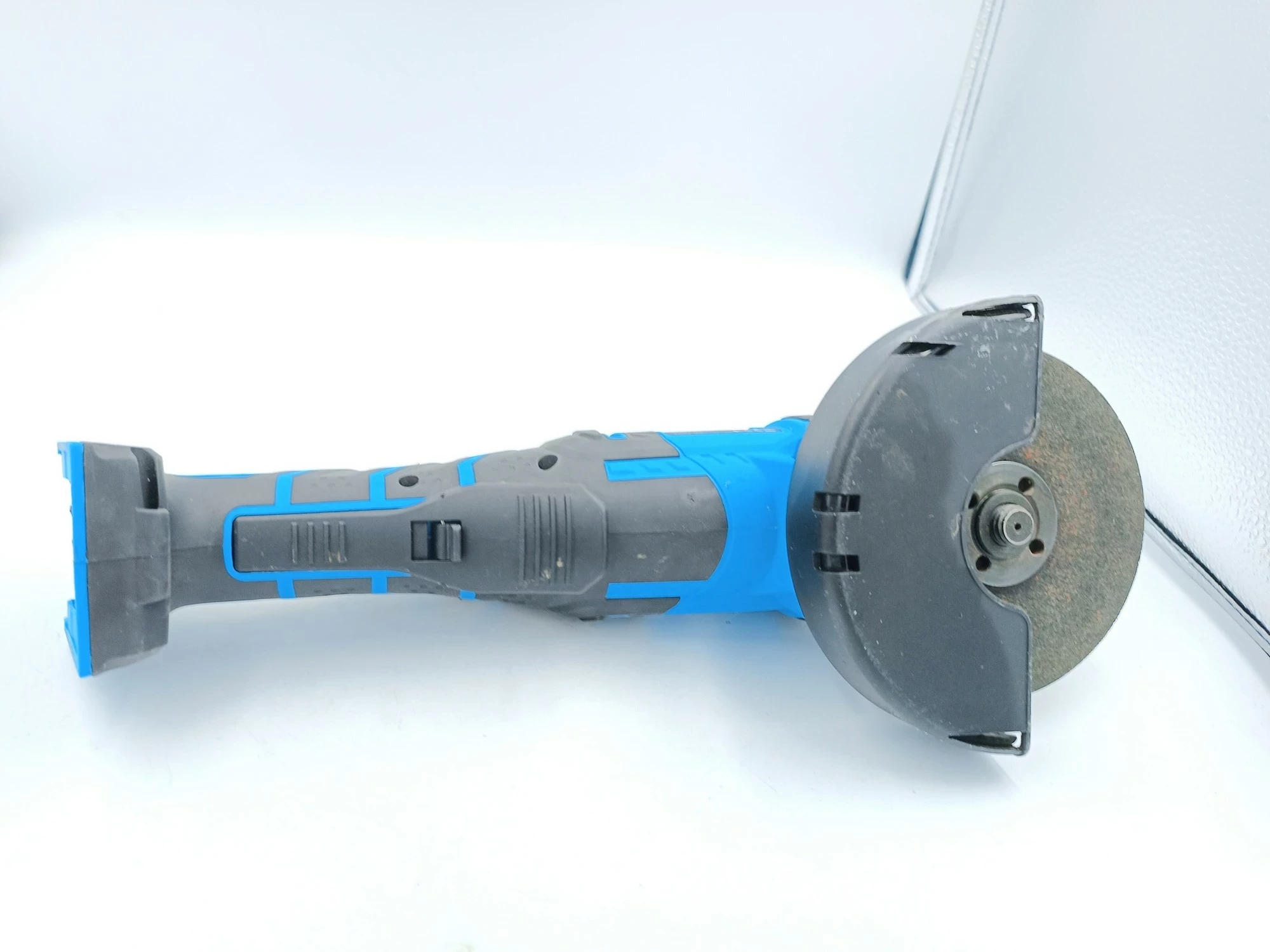 szlifierka-carrfur-kod-producenta-3616474461956