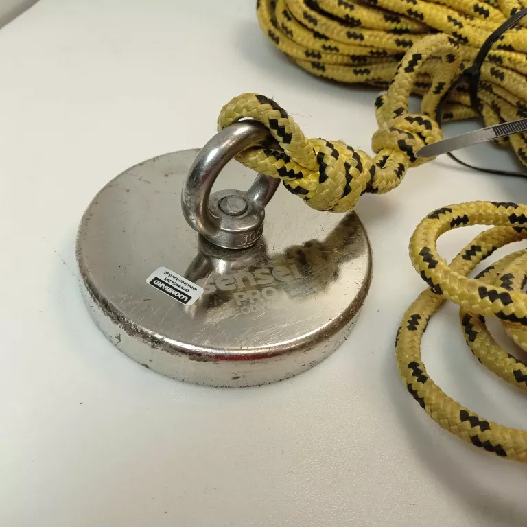SENSEI 800 KG - MAGNES NEODYMOWY Z UCHWYTEM, O136 X H20 MM, N52 MOCNY SILN