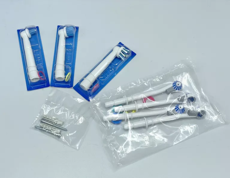 SZCZOTECZKA Z IRYGATOREM ORAL-B PRO 2000