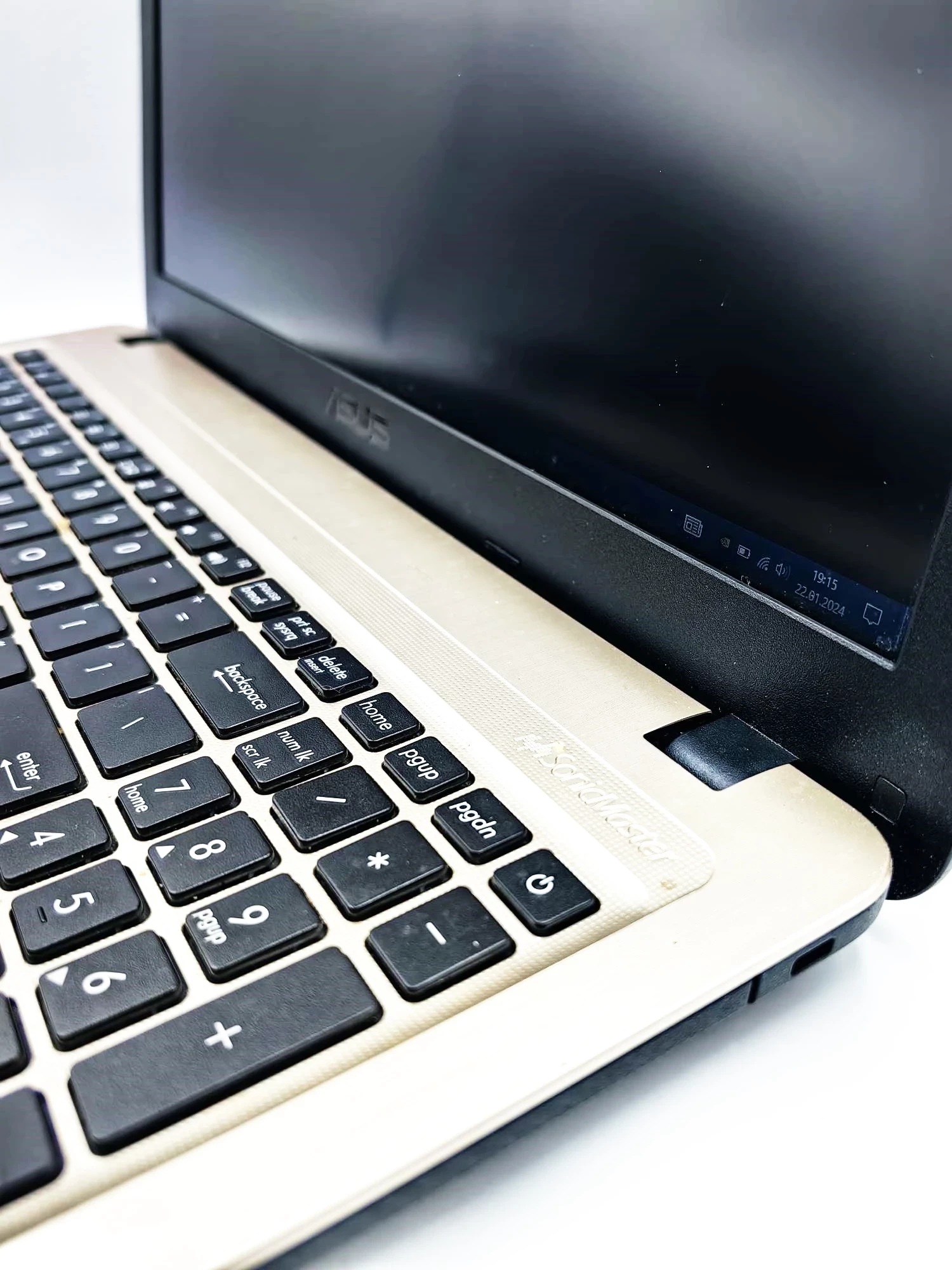 laptop-asus-r540-vivobook-4gb-ram-1tb-dysk-i3-6006u-seria-procesora-intel-core-i3