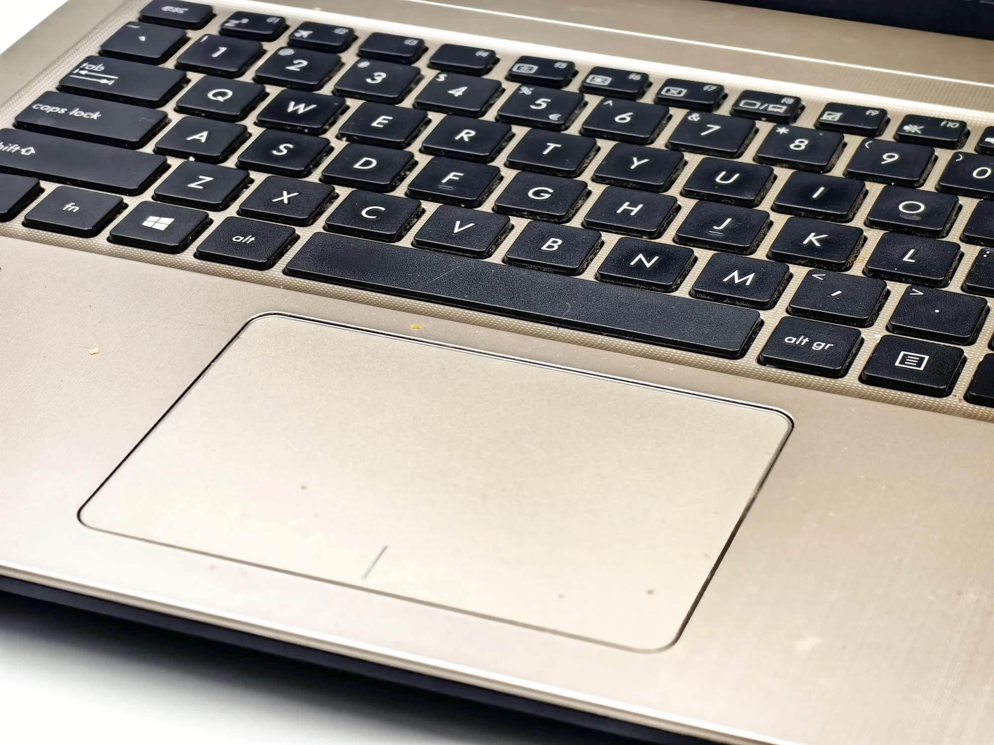 laptop-asus-r540-vivobook-4gb-ram-1tb-dysk-i3-6006u-przekatna-ekranu-156