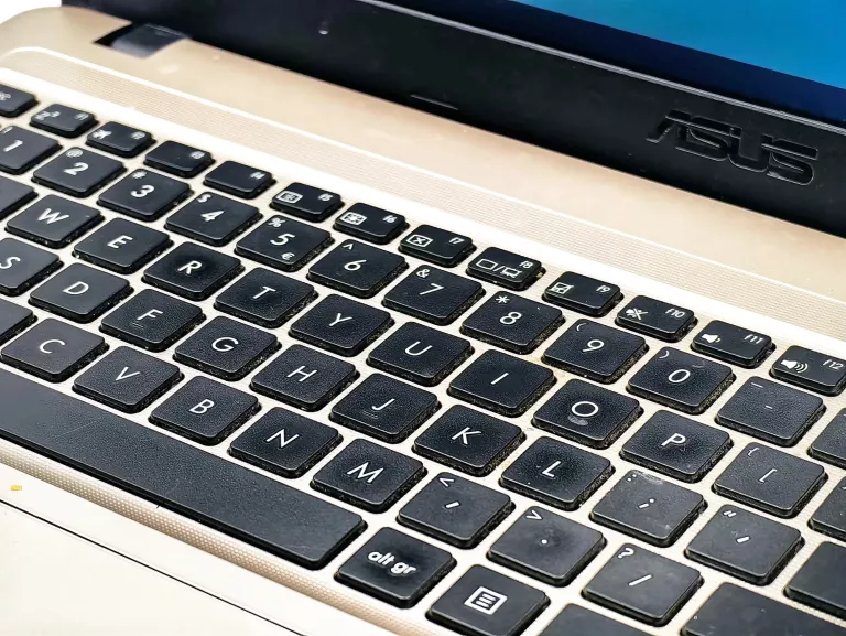 LAPTOP ASUS R540 VIVOBOOK 4GB RAM 1TB DYSK I3-6006U