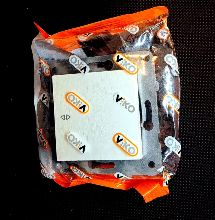 kontakt-karre-lacznik-1-biegunowy-kolor-bialy-8691136311959-batalionow-chlopskich-19-katowice