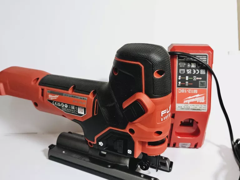 WYRZYNARKA MILWAUKEE M18 FBJS Z ŁADOWARKĄ