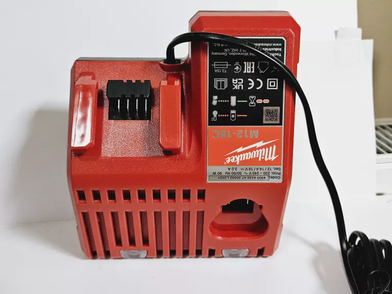 WYRZYNARKA MILWAUKEE M18 FBJS Z ŁADOWARKĄ