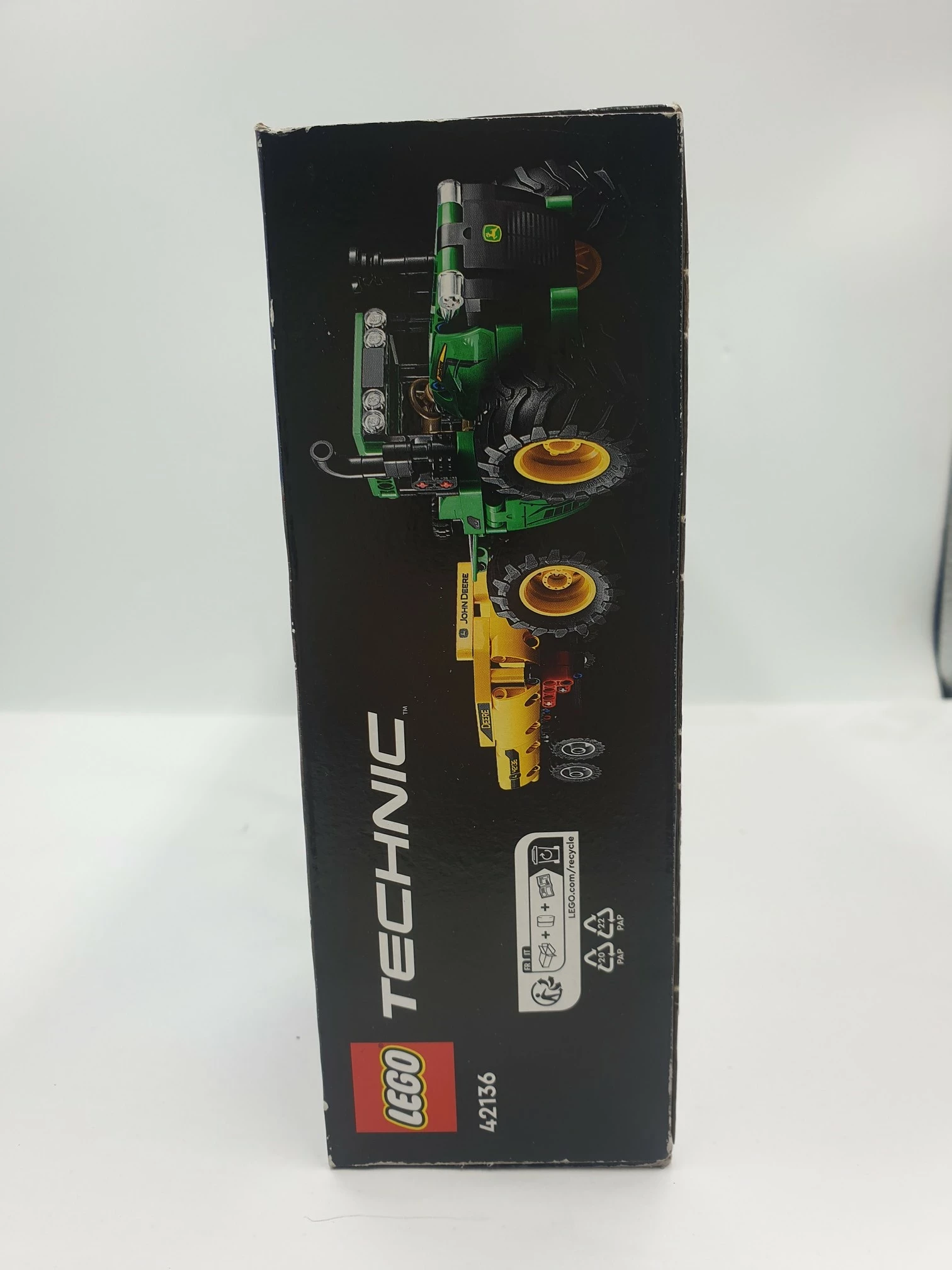 lego-technic-traktor-john-deere-9620r-4wd-42136-material-plastik