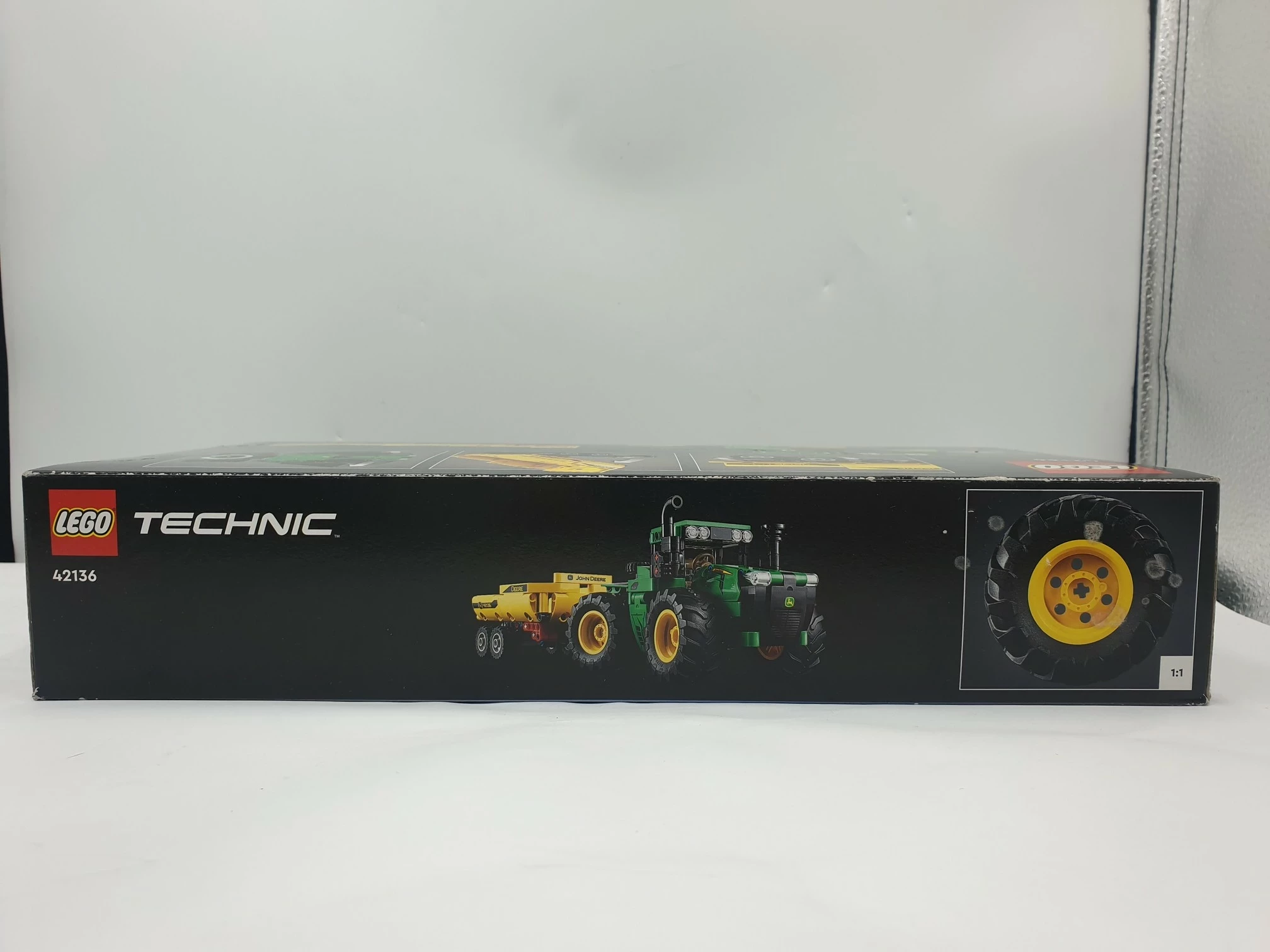 lego-technic-traktor-john-deere-9620r-4wd-42136-liczba-elementow-390