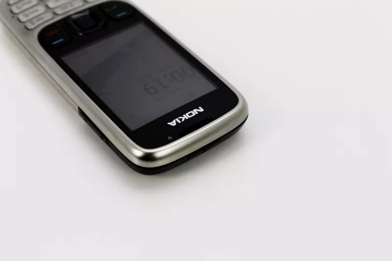 TELEFON NOKIA 6303 Z ŁADOWARKĄ ORANGE DOBRY STAN