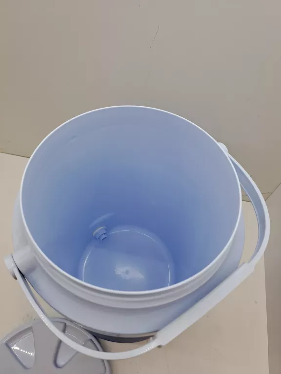 DUŻY TERMOS WIADERKO Z LEJKIEM RUBBERMAID VICTORY