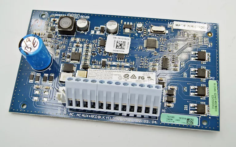 modul-zasilacza-i-4-wyjsc-programowalnych-dsc-hsm2204-ean-gtin-820043000801