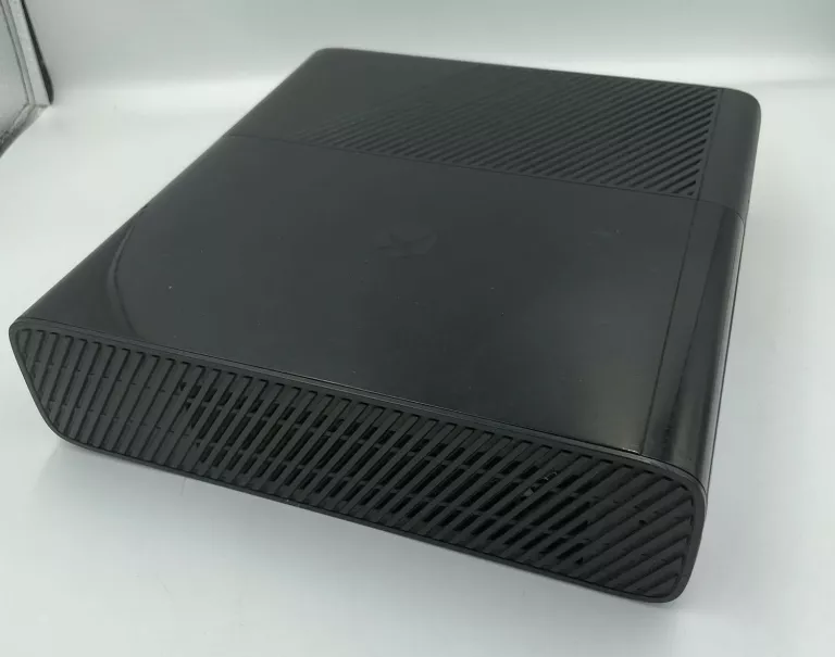 KONSOLA XBOX 360 E CONSOLE 250GB