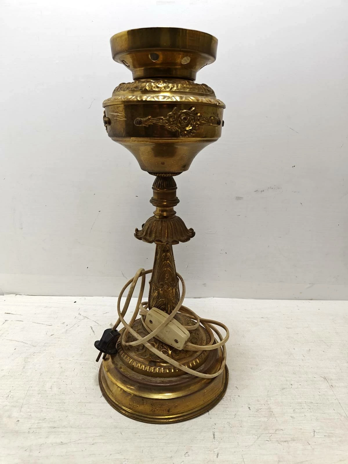 lampa-mosiezna-na-prad-opis-stan-do-renowacji