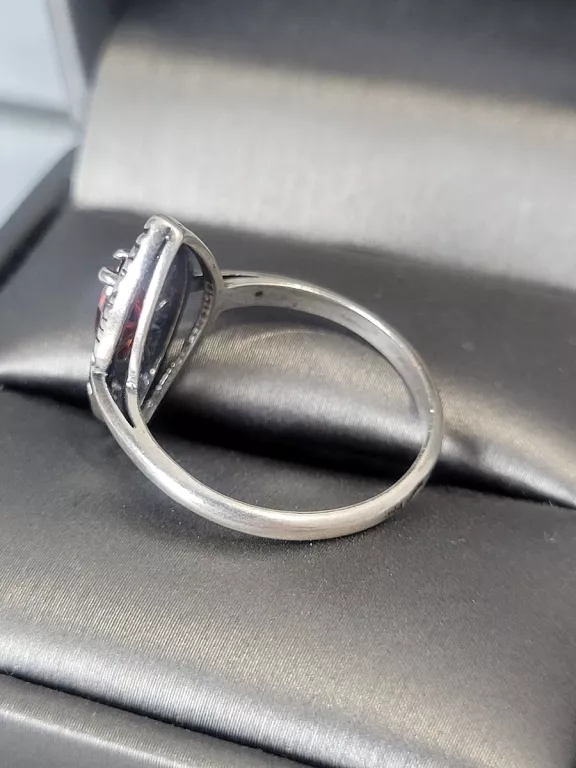 srebrny-pierscionek-lezka-z-czerwona-cyrkonia-pr925-319-g-stan-uzywany