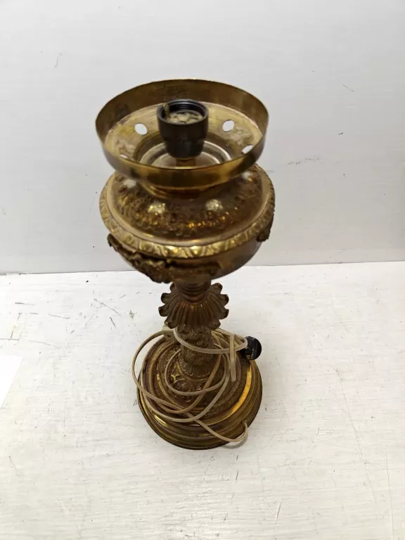 lampa-mosiezna-na-prad-opis-osiedle-kombatantow-7c-krakow