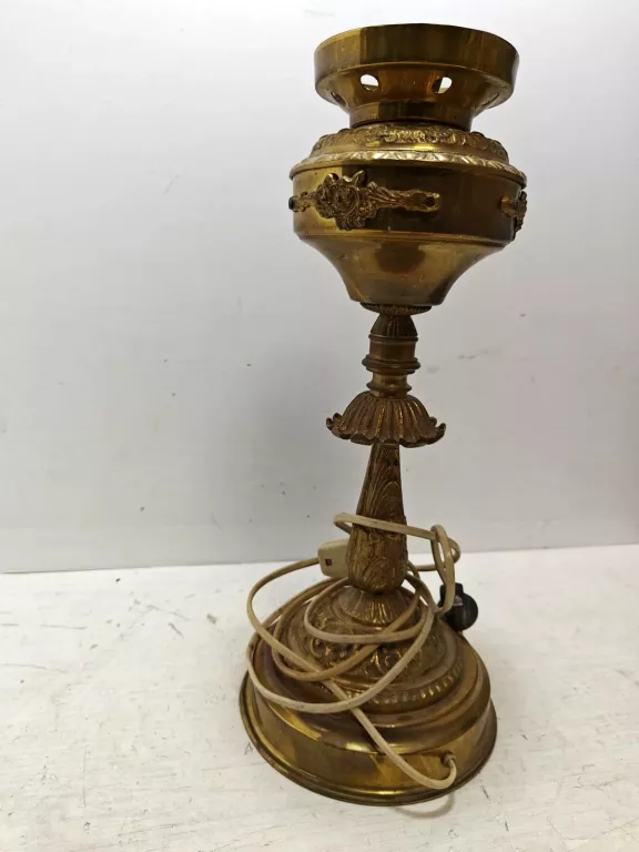 lampa-mosiezna-na-prad-opis-osiedle-kombatantow-7c-krakow