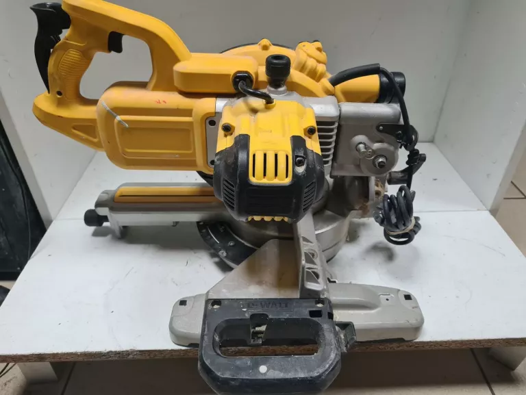 PIŁA UKOŚNA DEWALT DWS774- QS