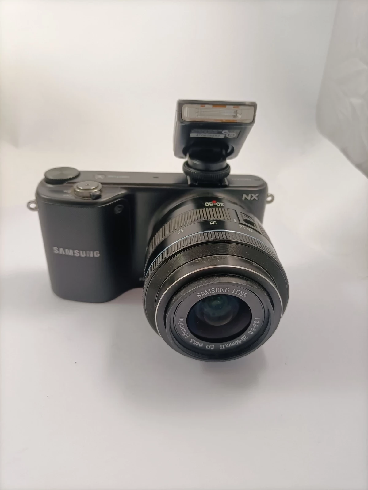 aparat-fotograficzny-samsung-nx2000-komplet-ean-gtin-8806085645660