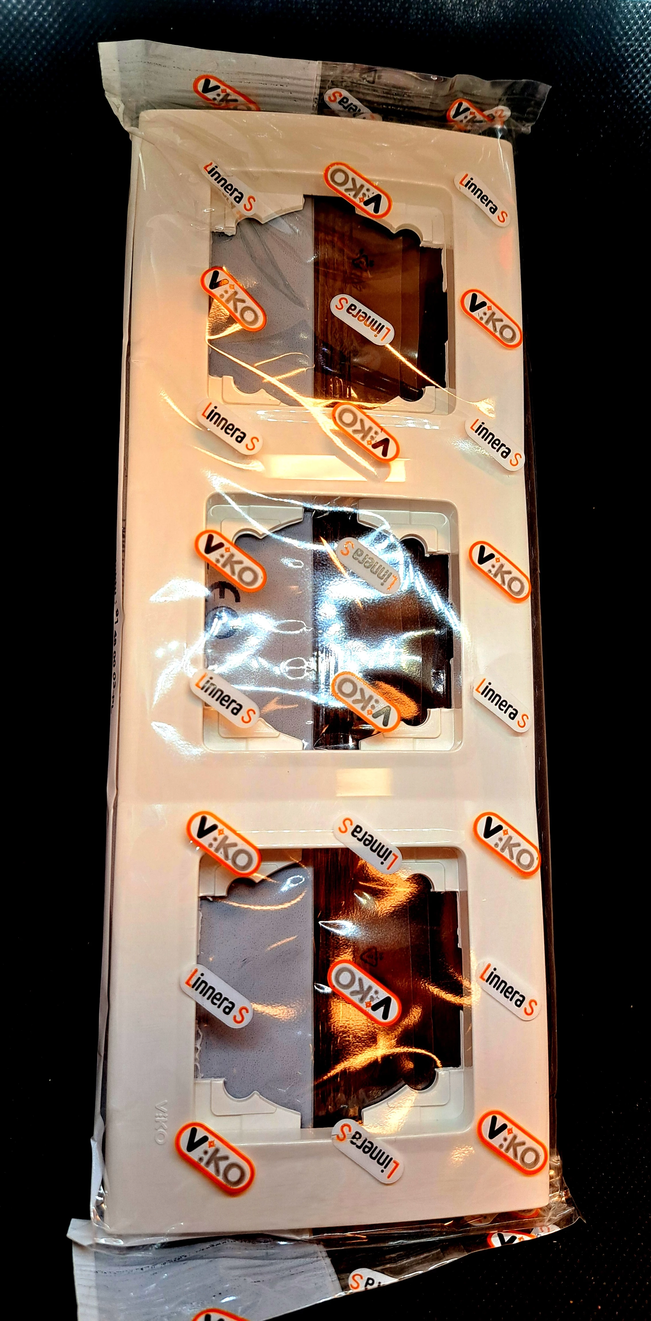 ramka-panasonic-linnera-s-ramka-3-krotna-bialy-polysk-8681224989931-ean-gtin-8681224989931