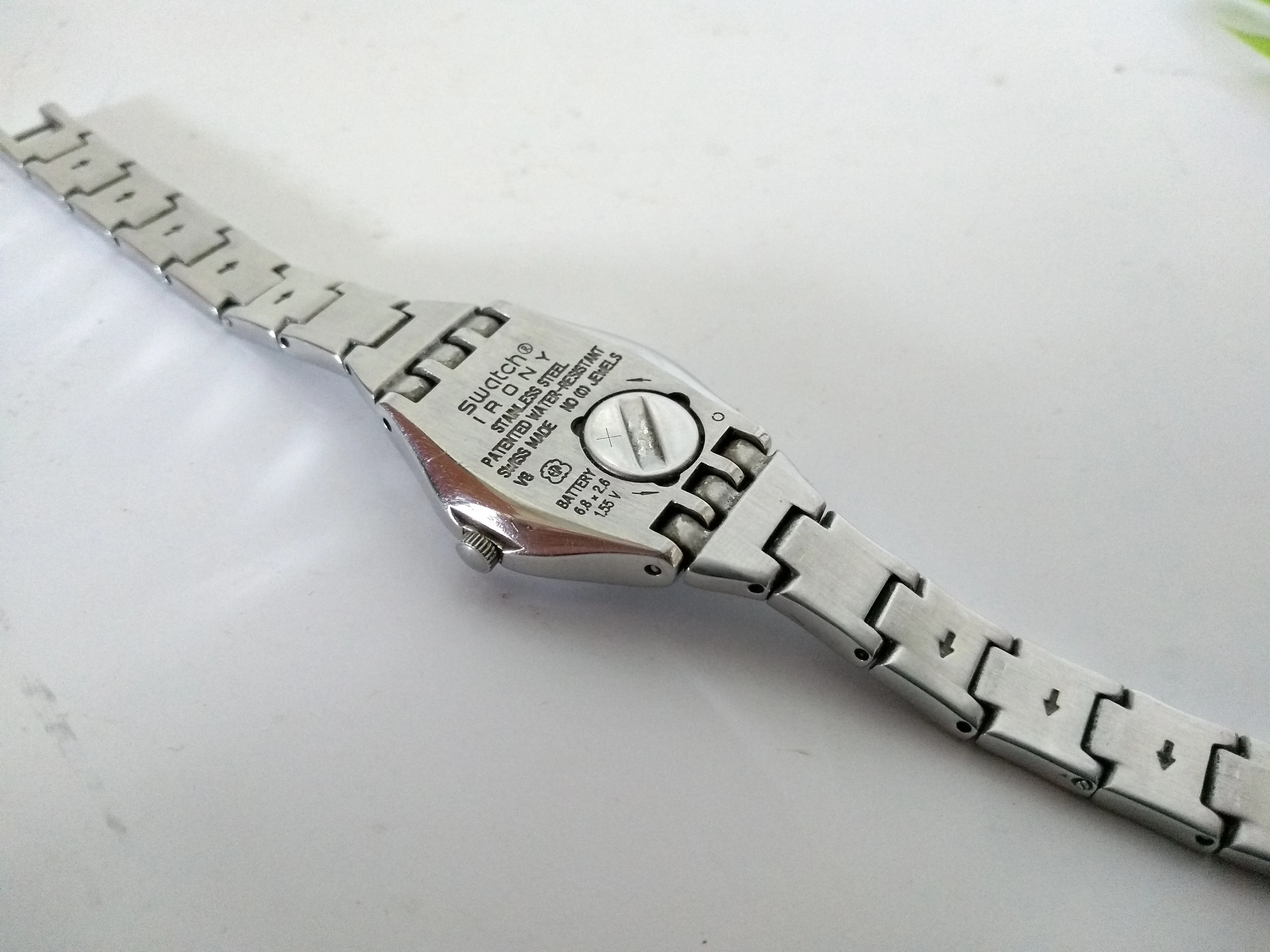 zegarek-swatch-irony-v8-rodzaj-analogowe