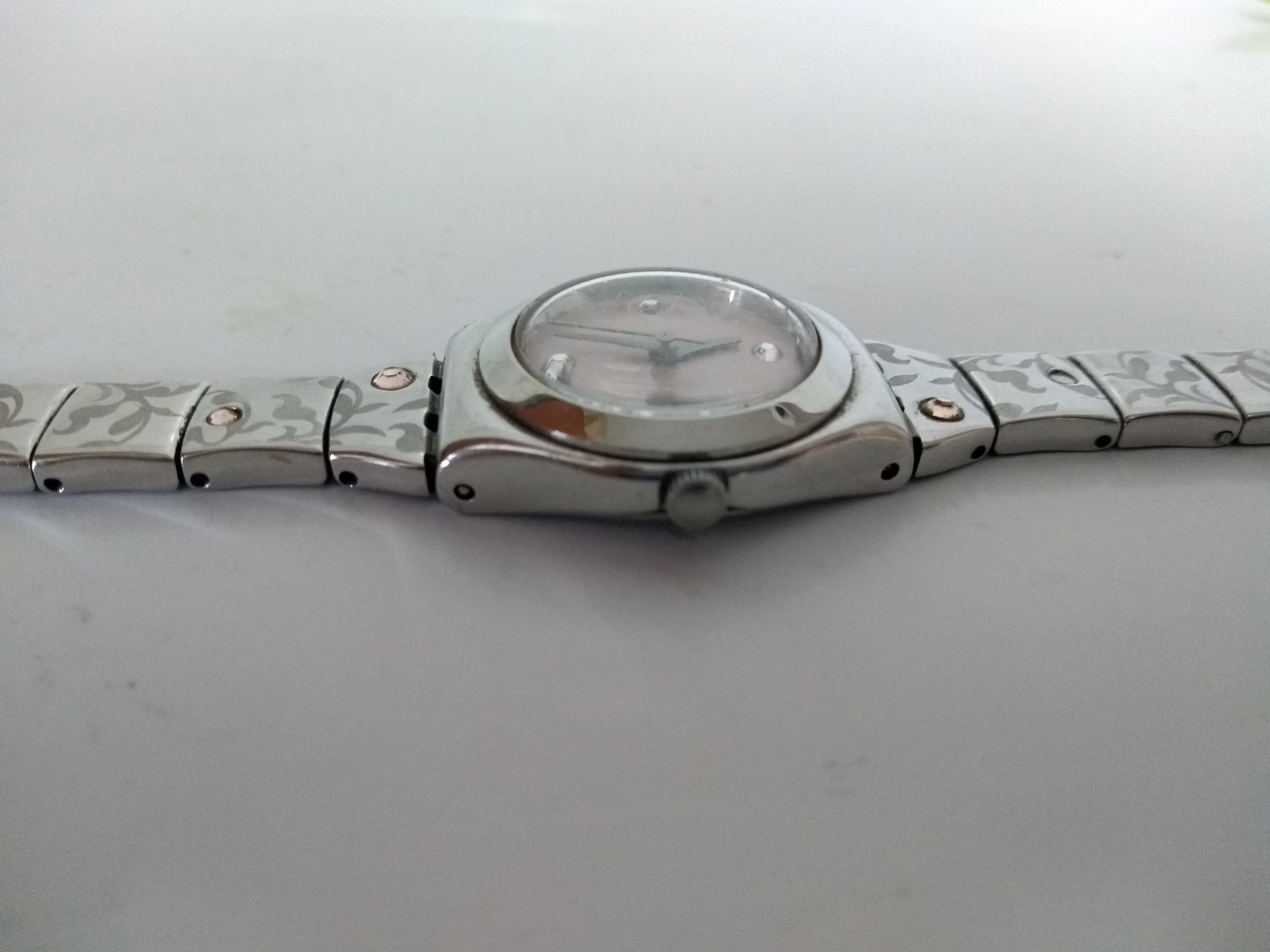 zegarek-swatch-irony-v8-ksztalt-koperty-okragla