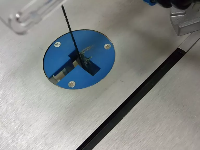 wyrzynarka-stolowa-wlosowa-macallister-mss-125-mocowanie-brzeszczotu-205041-731274