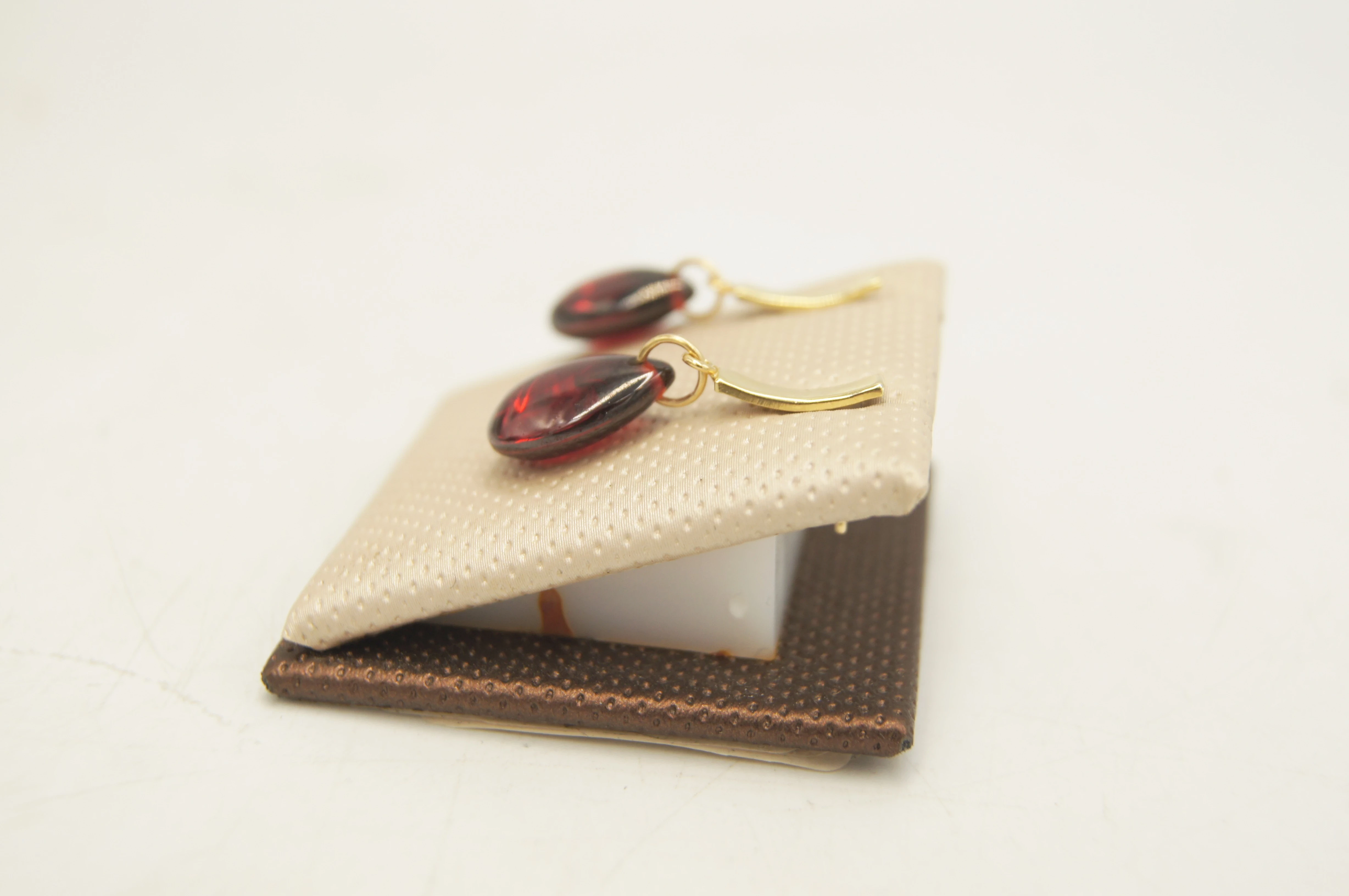 zlote-kolczyki-sztyfty-z-wiszacym-kamieniem-585-14k-502g-kamien-rubin