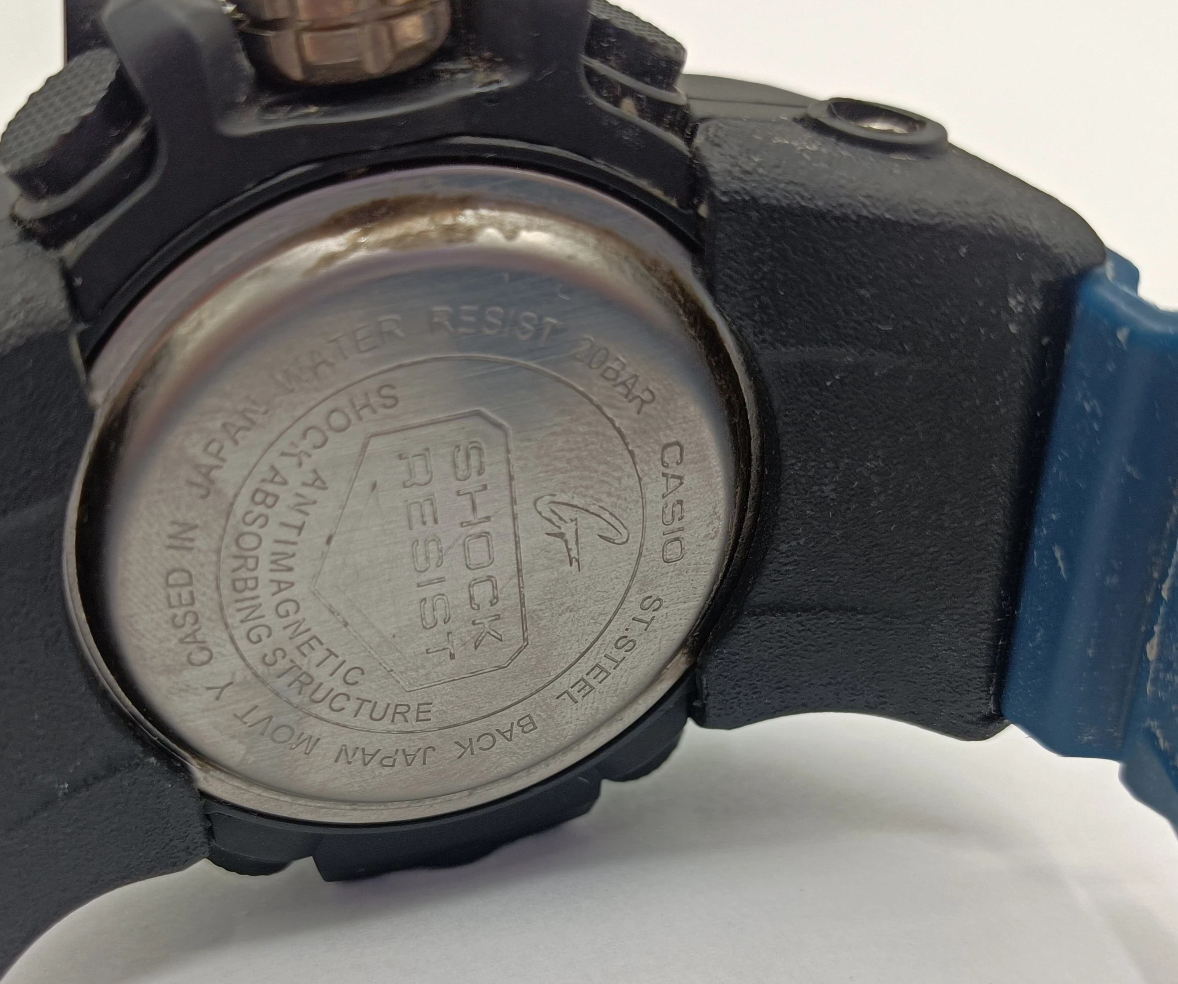 zegarek-casio-g-shock-red-bull-edition-mechanizm-kwarcowy