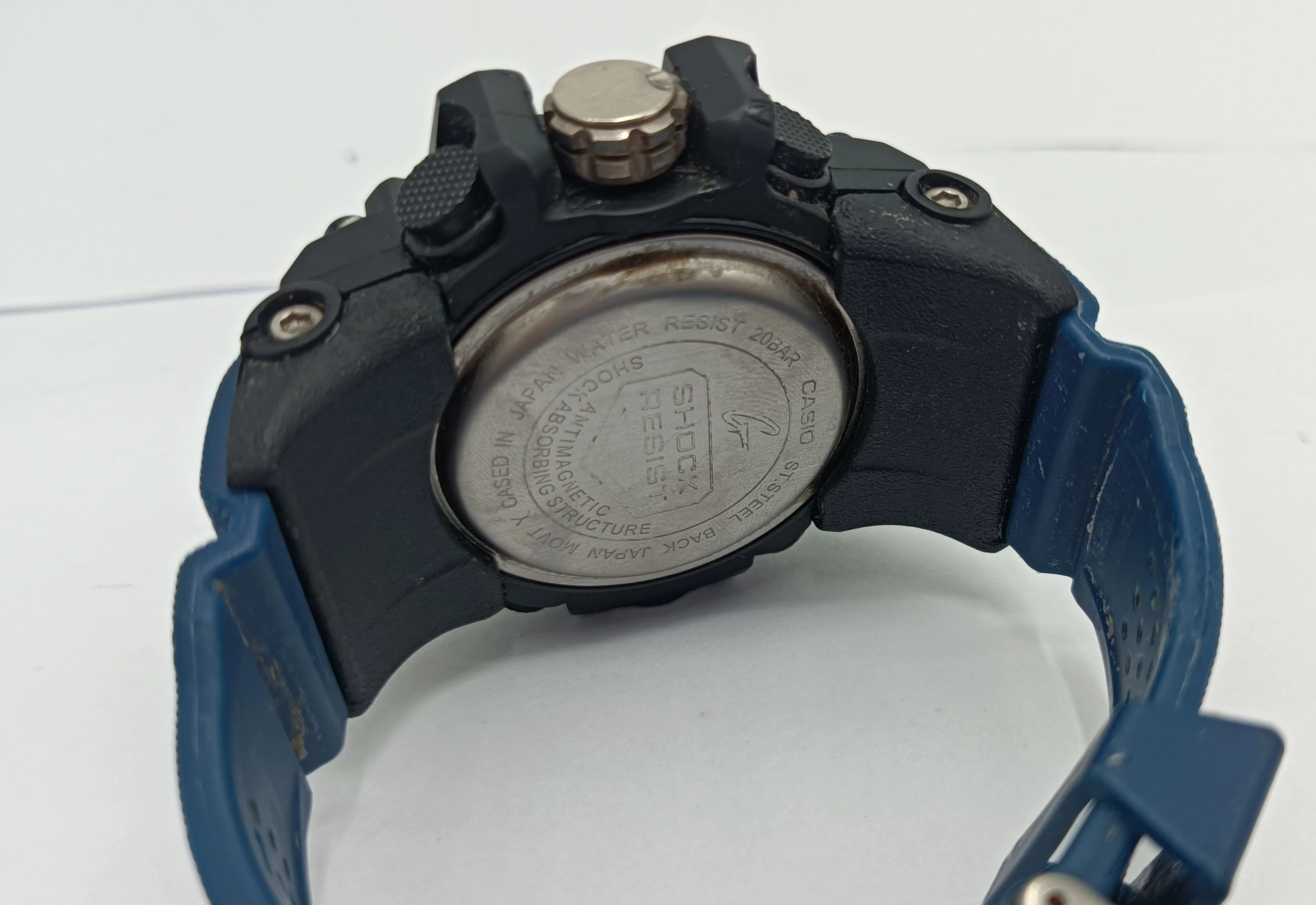 zegarek-casio-g-shock-red-bull-edition-ksztalt-koperty-okragla