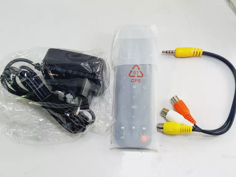 PRZENOŚNY RZUTNIK MINI PROJEKTOR LED FULL HD YG300