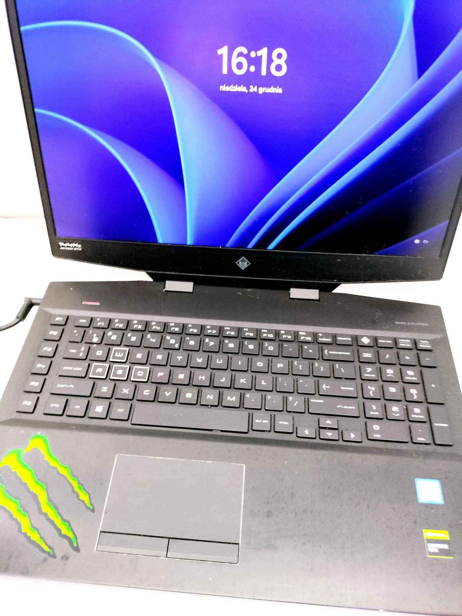 laptop-hp-omen-17-cb0052nw-gtx-1660ti-intel-core-i5-9300h-8gb-512gb-ssd-seria-procesora-intel-core-i5