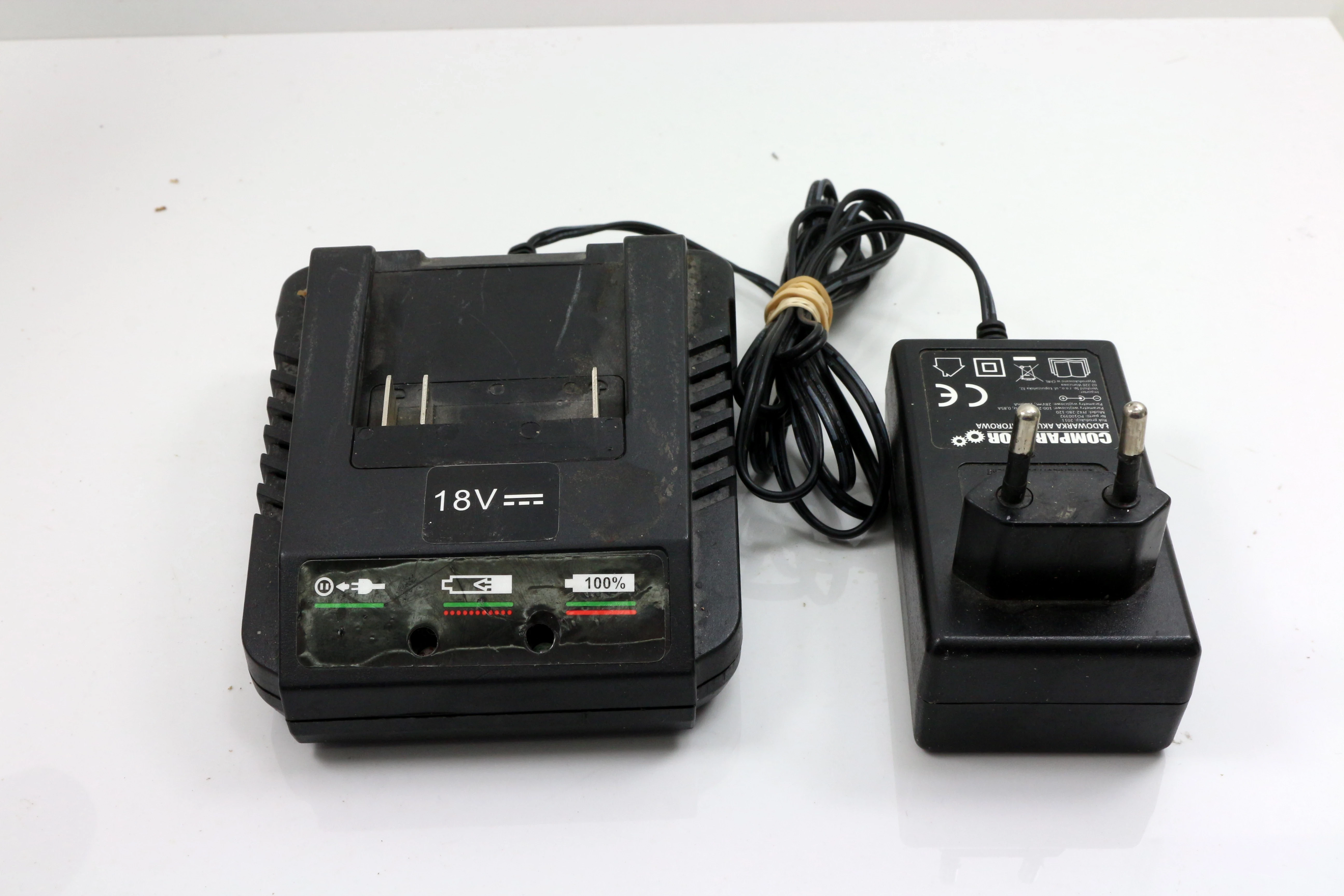 wiertarko-wkretarka-comparator-18v-z-ladowarka-zasilanie-akumulatorowe