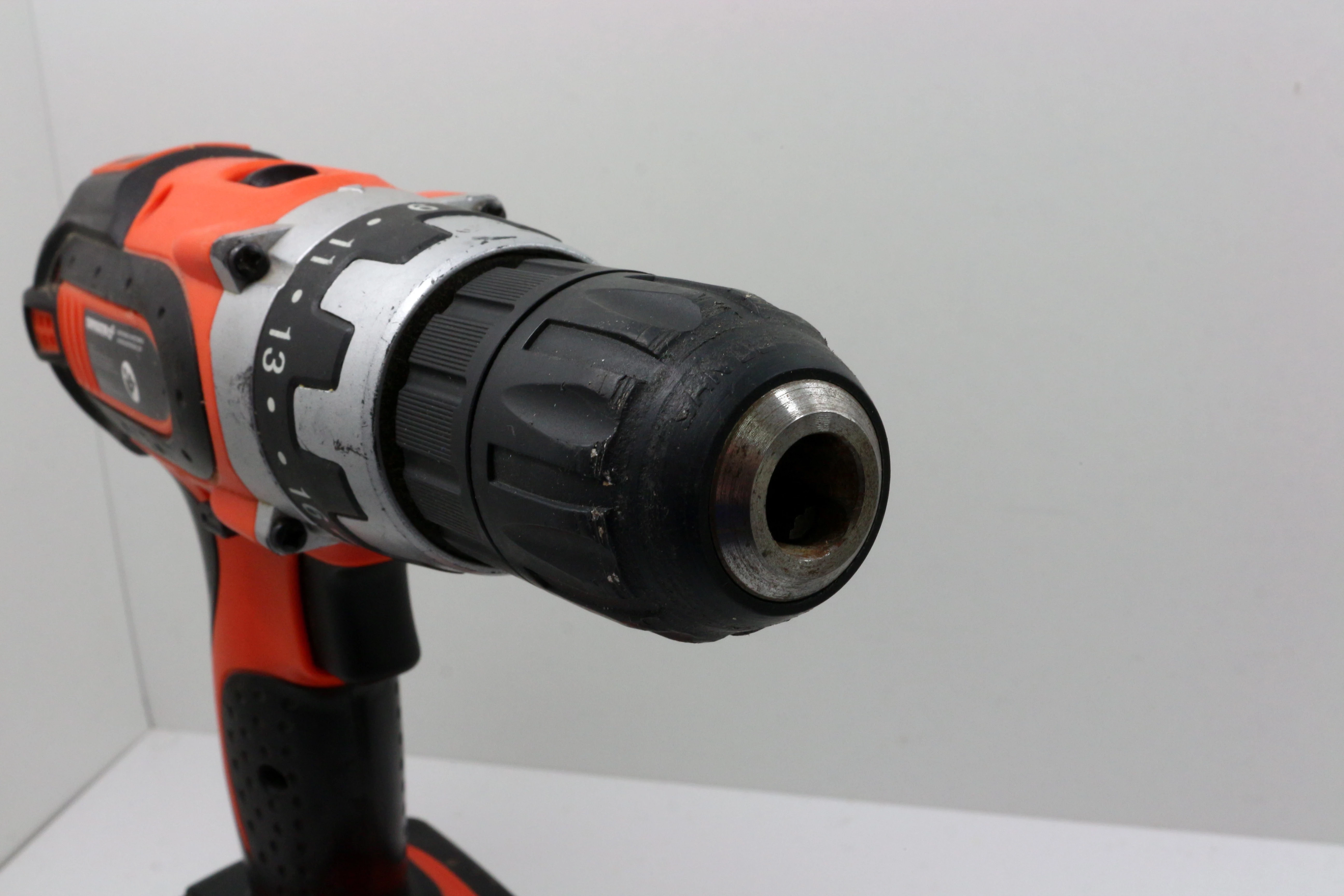 wiertarko-wkretarka-comparator-18v-z-ladowarka-rodzaj-silnika-silnik-szczotkowy