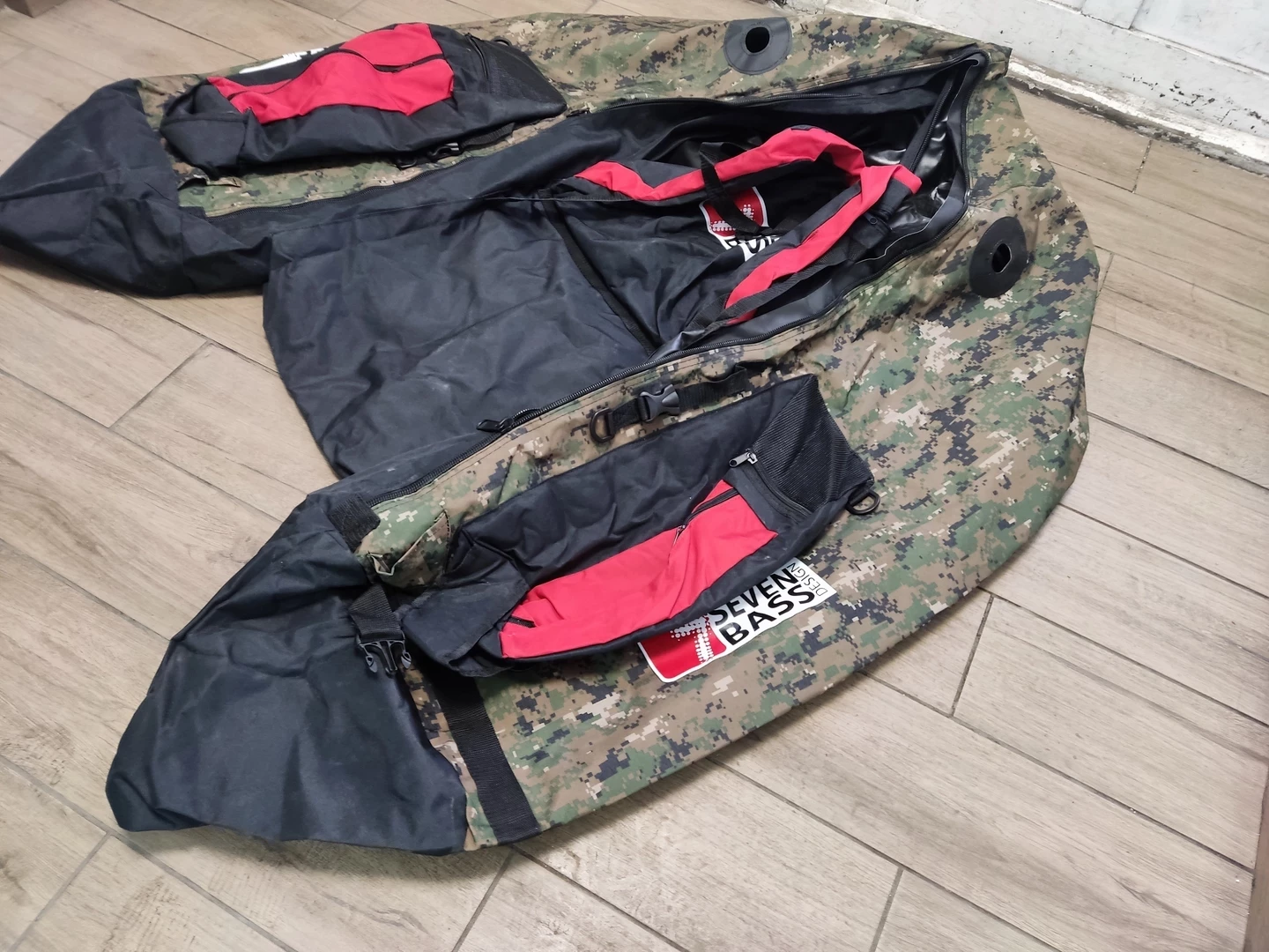 ponton-plywadelko-seven-bass-130cm-stan-uzywany