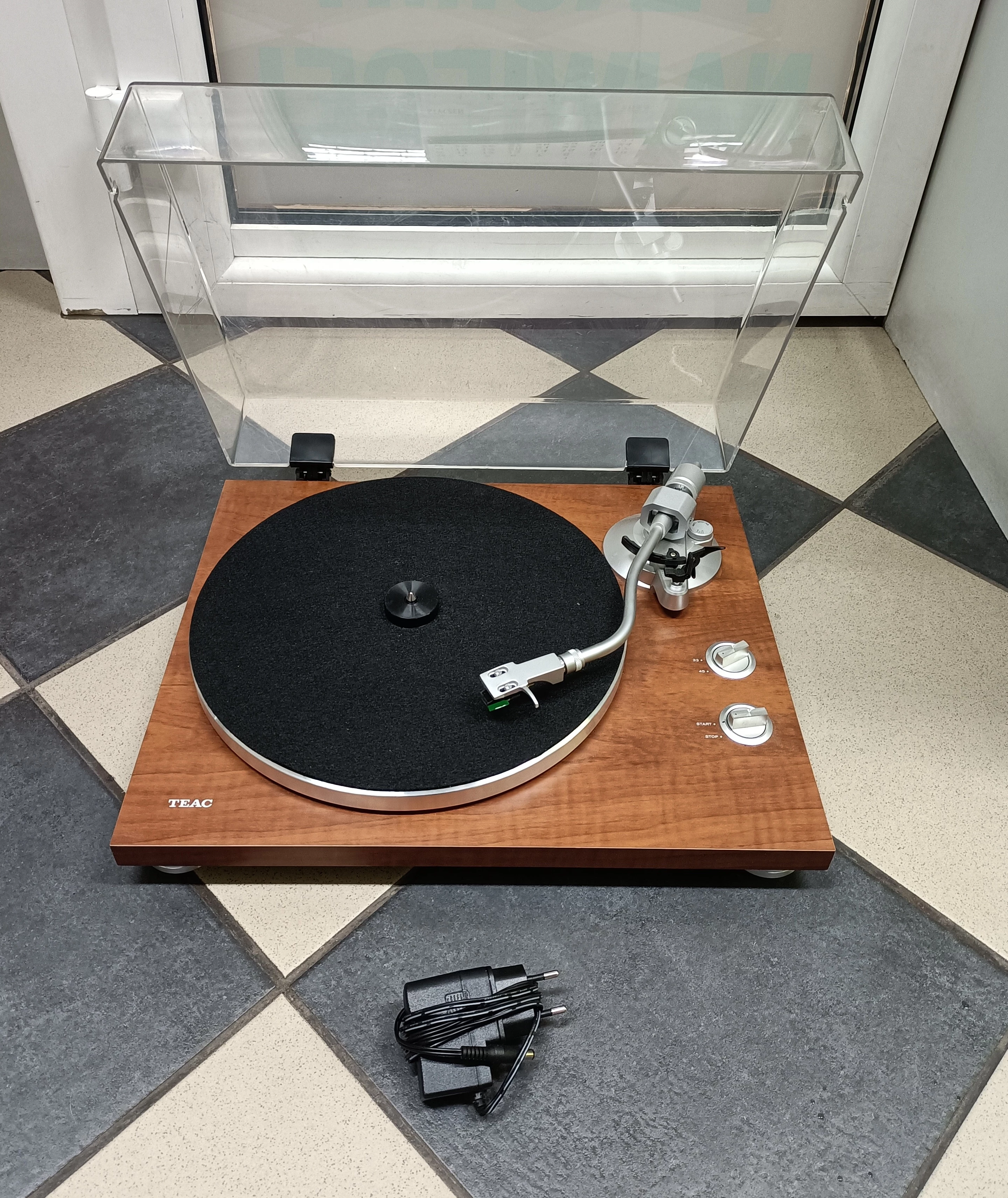 gramofon-teac-tn-350-orzech-3-maja-8-klobuck-unico