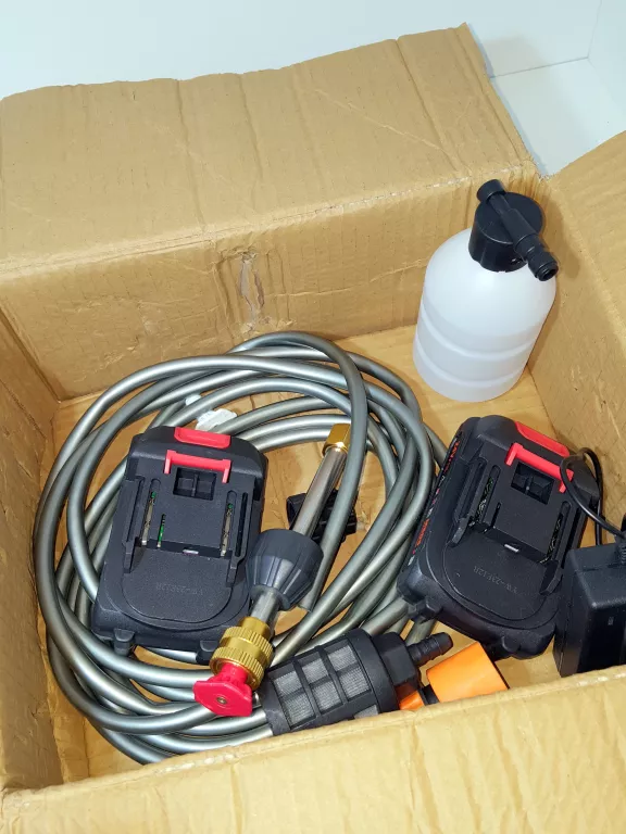 myjka-cisnieniowa-akumulatorowa-each-2xaku-stan-powystawowy