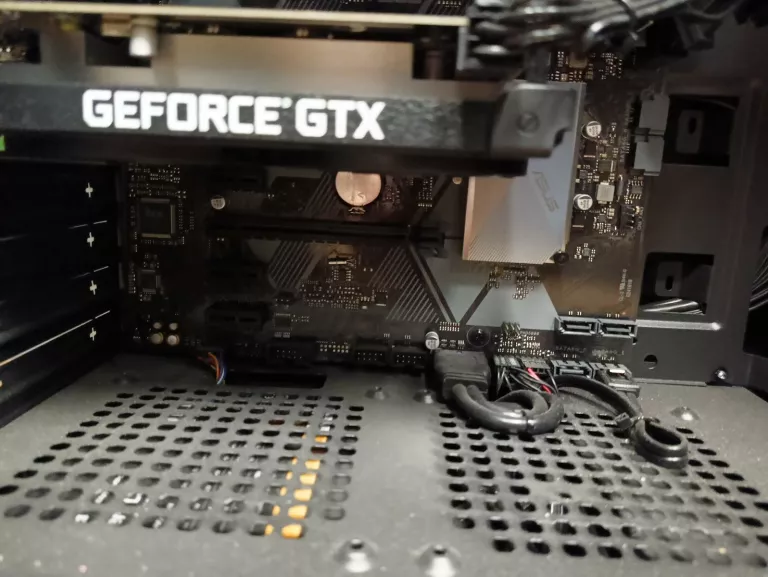 KOMPUTER MAD DOG MD2400-A10 RYZEN 5 2400GE 16GB 480GB GTX 1650 W10