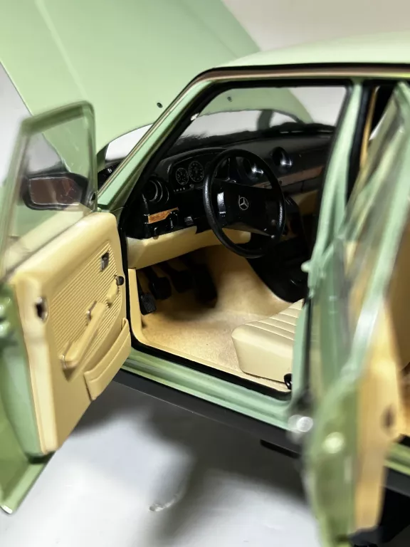 MODEL NOREV 183796 MERCEDES BENZ 200 BECZKA 1982