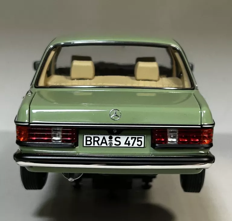 MODEL NOREV 183796 MERCEDES BENZ 200 BECZKA 1982