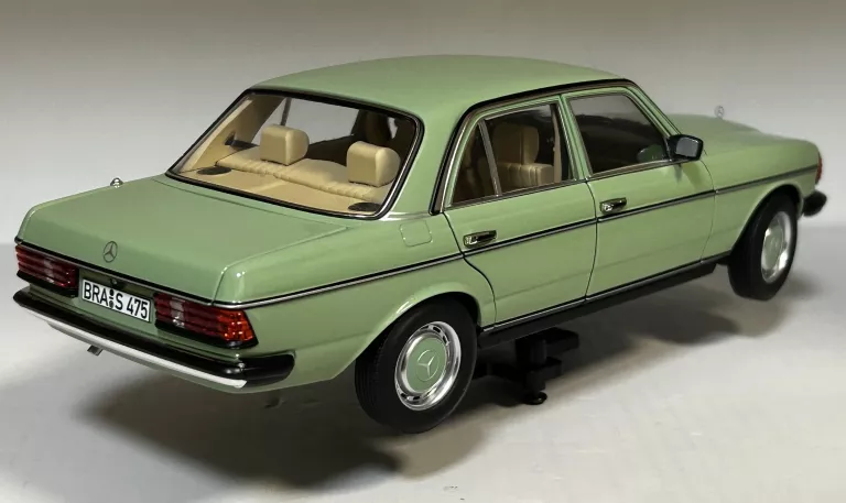 MODEL NOREV 183796 MERCEDES BENZ 200 BECZKA 1982