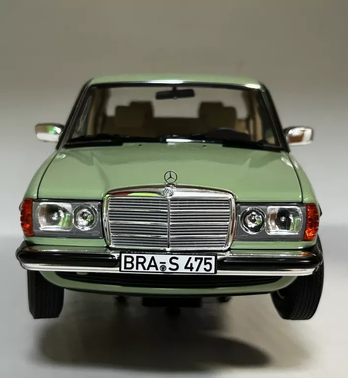 MODEL NOREV 183796 MERCEDES BENZ 200 BECZKA 1982