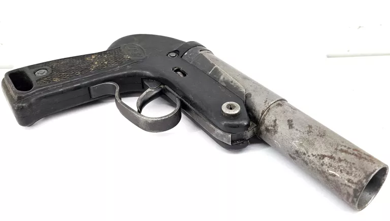 STARY PISTOLET SYGNAŁOWY LP57 (NA RACE)