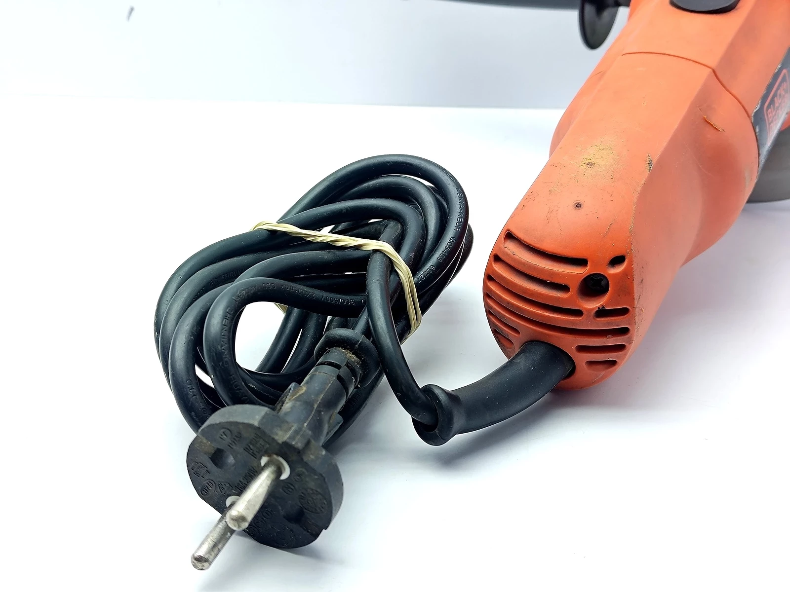 szlifierka-katowa-blackdecker-kg115-750w-115mm-maksymalna-moc-750