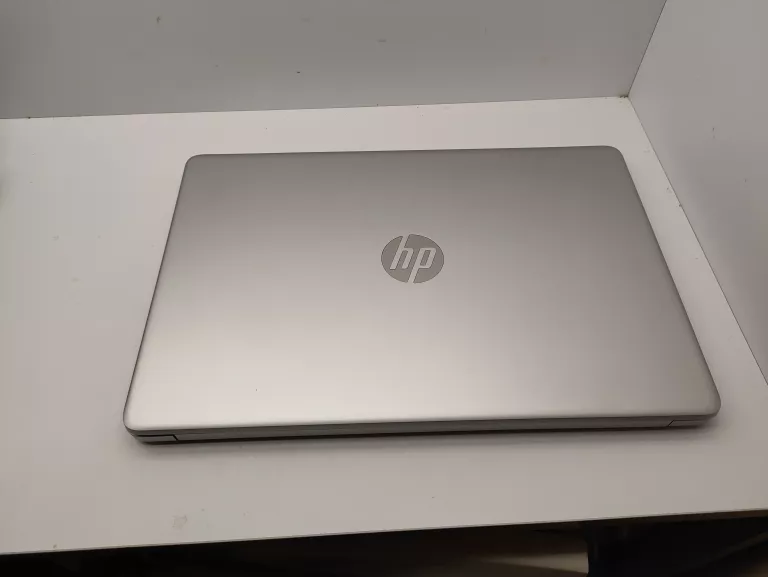 LAPTOP HP 15S-EQ2152NW 15,6" AMD RYZEN 3 8 GB / 256 GB SREBRNY