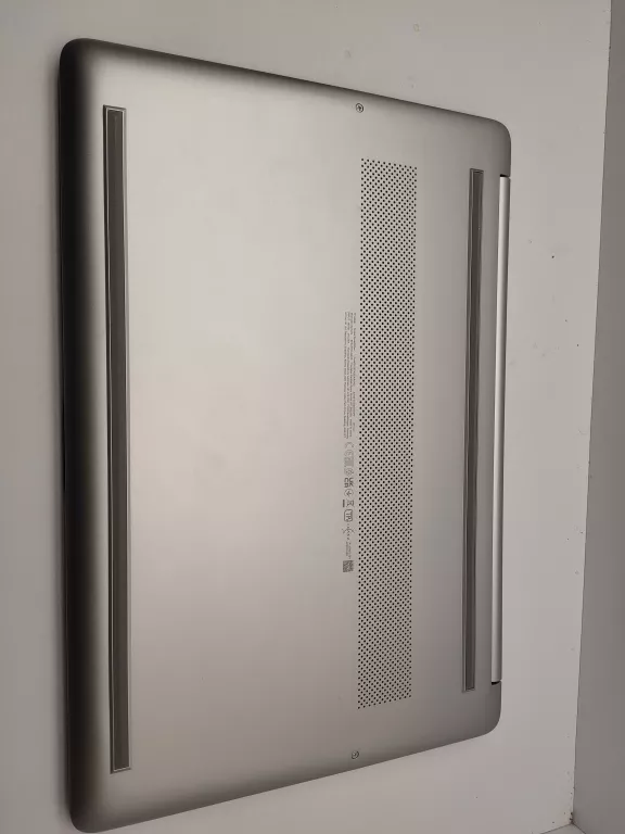 LAPTOP HP 15S-EQ2152NW 15,6" AMD RYZEN 3 8 GB / 256 GB SREBRNY