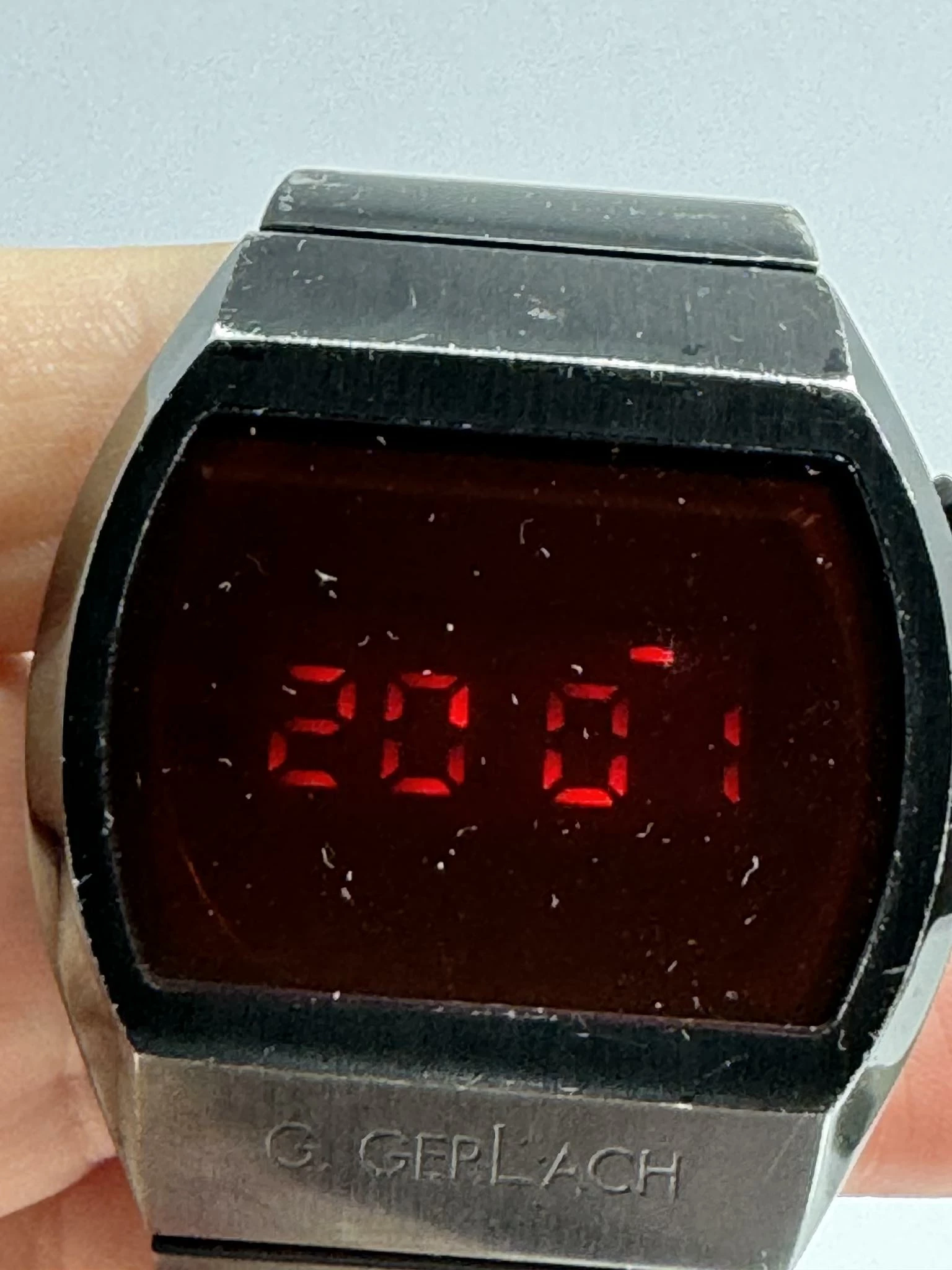 wyjatkowy-retro-zegarek-gerlach-kosmonauta-funkcje-datownik