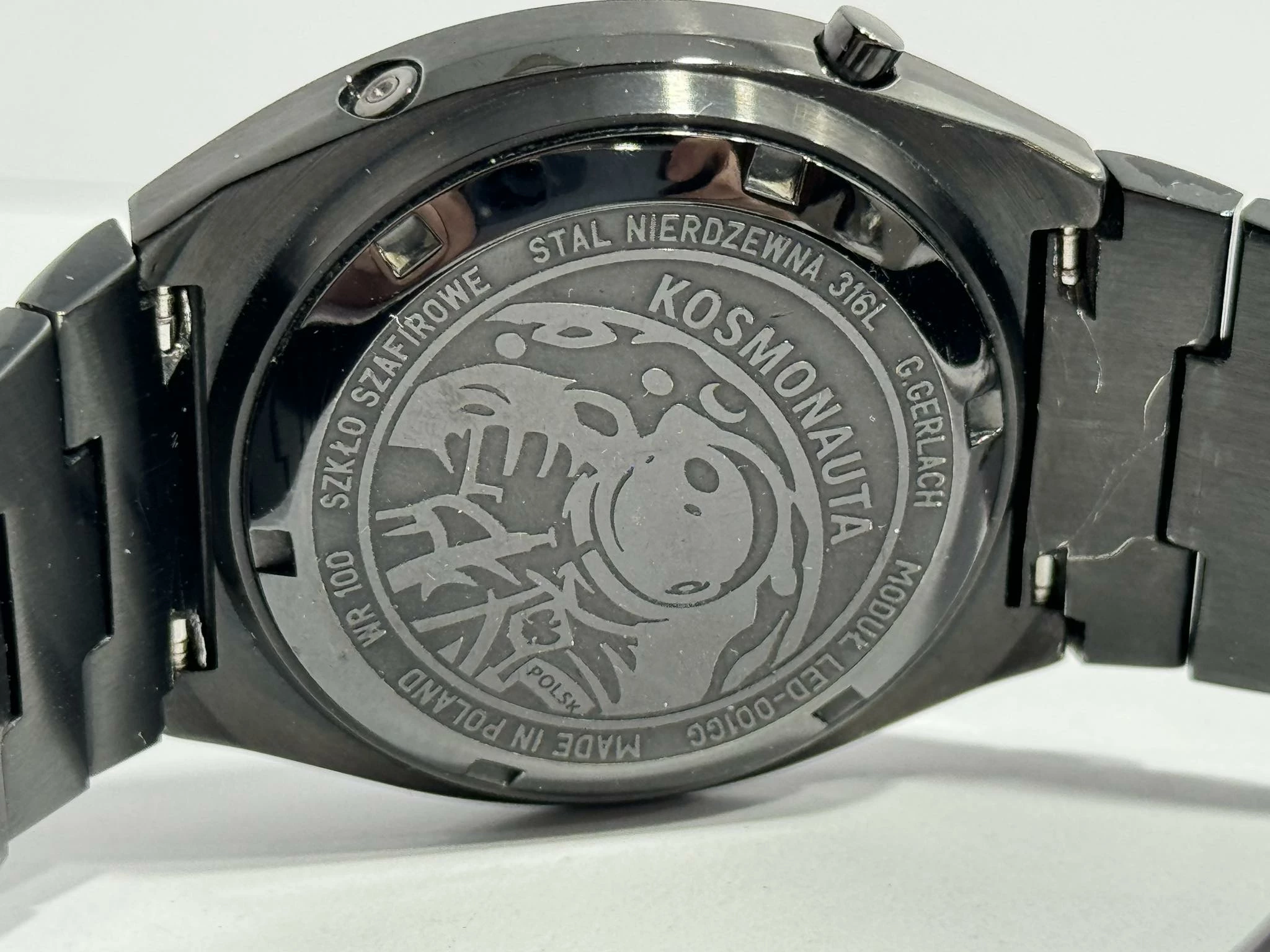 wyjatkowy-retro-zegarek-gerlach-kosmonauta-ksztalt-koperty-okragla