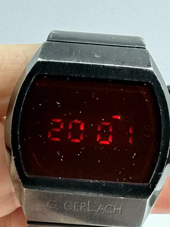 wyjatkowy-retro-zegarek-gerlach-kosmonauta-funkcje-datownik