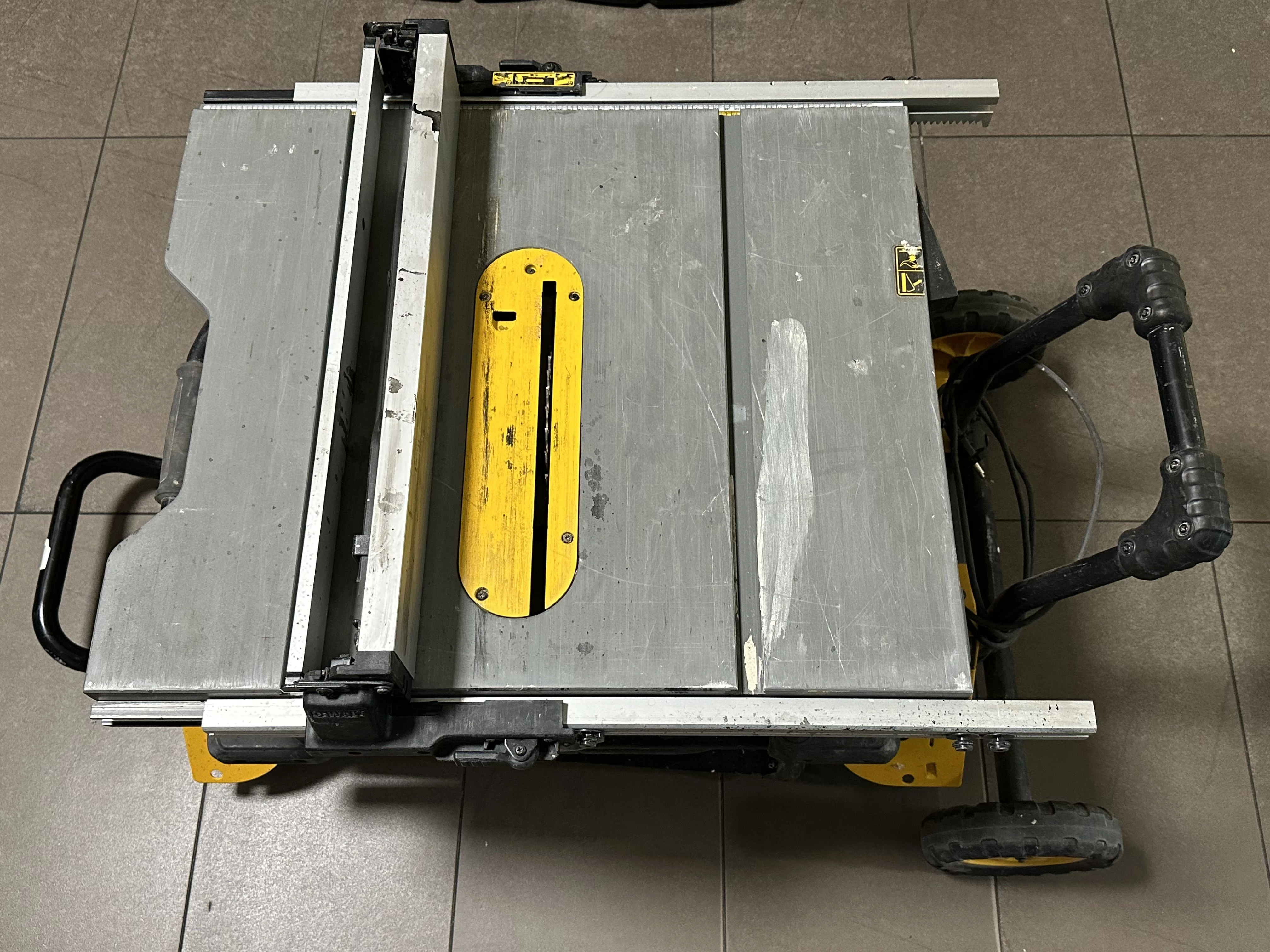 pila-tarczowa-dewalt-dwe7492-wozek-dwe74911-maksymalna-moc-2000